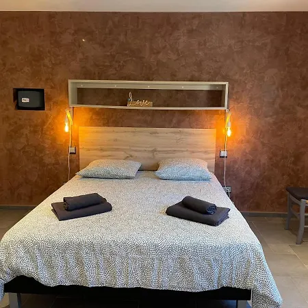 Oustaou Di Ercole Apartment *